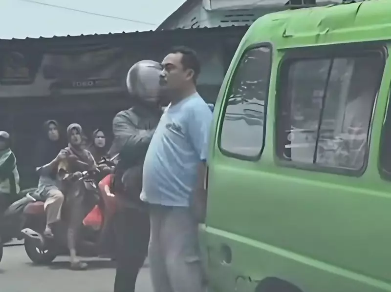 Viral Sopir Angkot Cekcok dengan Pemotor di Bogor, Motor Sampai Ditendang