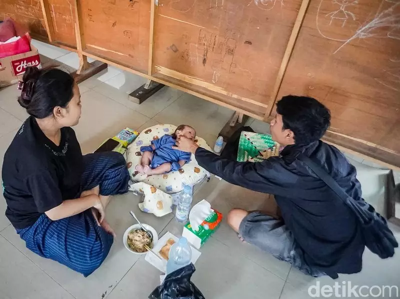 Warga Korban Kebakaran Kampung Muka Mengungsi, Bayi hingga Lansia di Posko