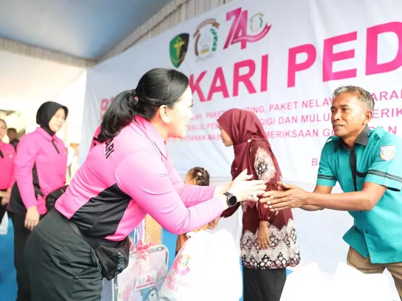 Warga Pulau Borang Puji Layanan Kesehatan & Bansos Bhayangkari Peduli