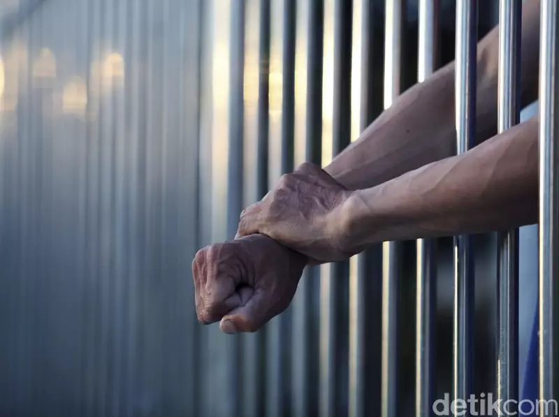 WNI Jadi yang Pertama Dibui di Malaysia karena Buang Puntung Rokok Sembarangan