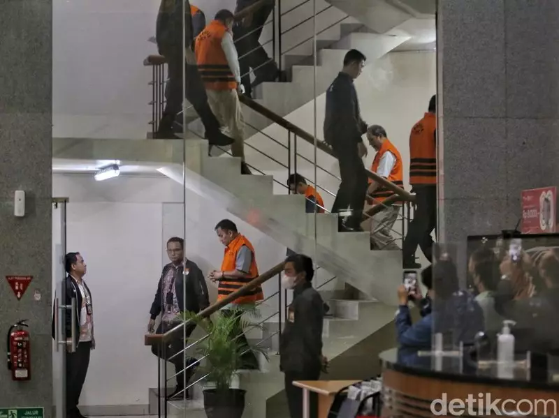 Yang Terungkap saat KPK Geledah: Kepala BPN di Jatim Istri Dirjen