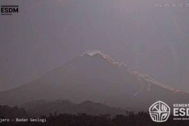 2 Gunung Erupsi Hampir Bersamaan: Merapi di DIY, Marapi di Sumbar