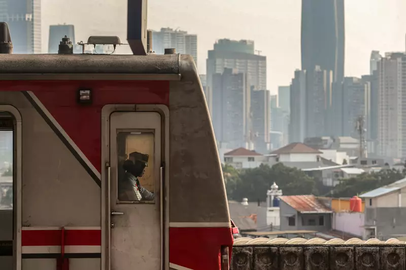 2 HP Penumpang Berasap, Perjalanan KRL Sempat Terlambat 7 Menit