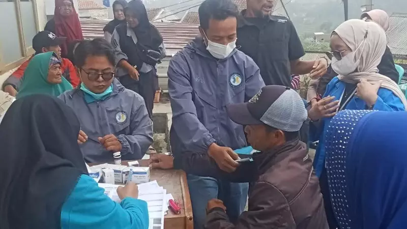 200 Warga Ikuti Rontgen Gratis dan Tracing TB, Mahasiswa Unikal Terlibat