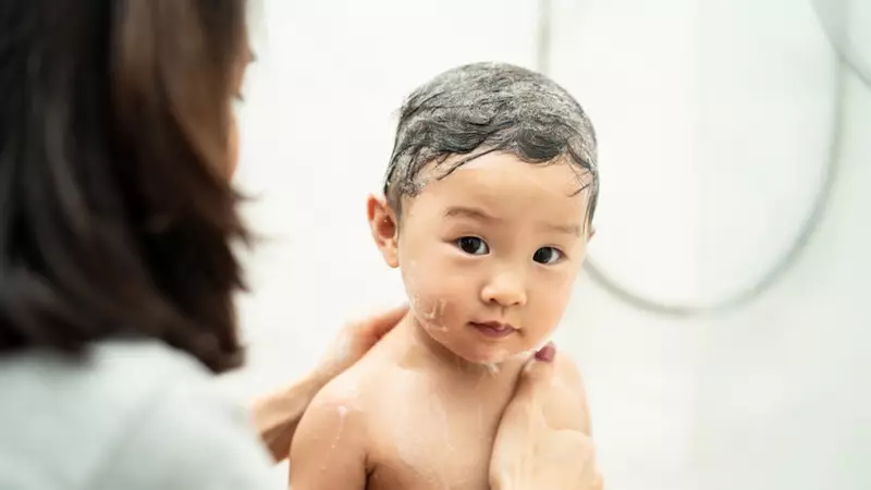 Anak Boleh Mandi Malam agar Tidur Lebih Nyenyak, Ini Kata Dokter