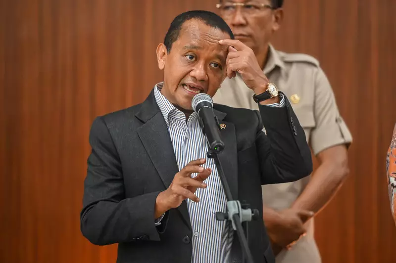 Bahlil Respons Antrean di SPBU Sulsel: Stok BBM Aman untuk 18-20 Hari