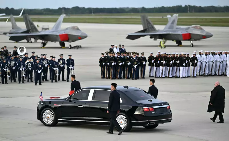 Berita Populer: Mobil Dinas Xi Jinping; Jasa Servis Helm Rp 5 Ribuan