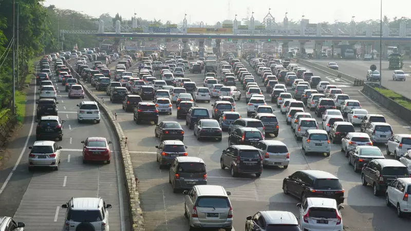 Daftar Titik Macet di Jalan Tol Arah Jakarta Pagi Ini