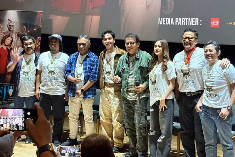 Dito Darmawan Cosplay Jadi Pocong dalam Film Conjurig, Rela Makeup 2 Jam