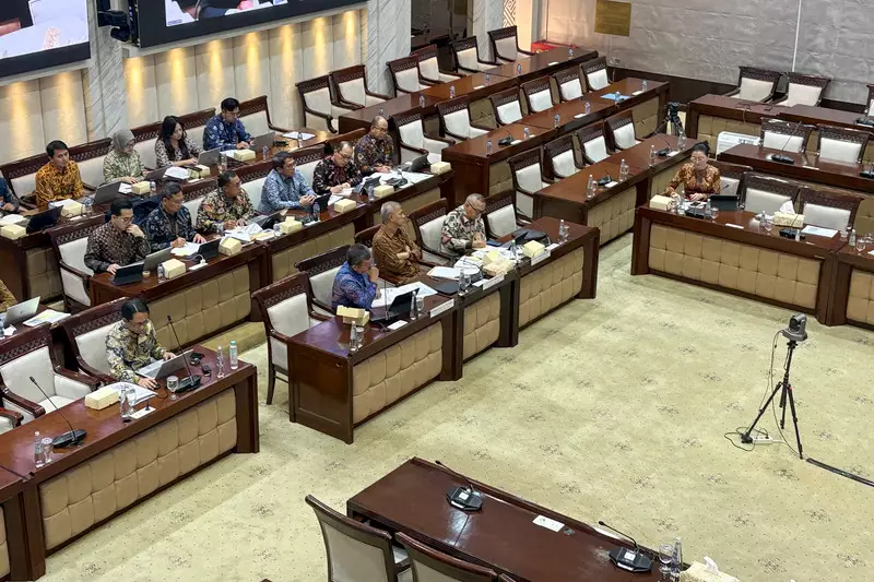DPR Minta Kebijakan Opsen Pajak Kendaraan di Daerah Dihapus