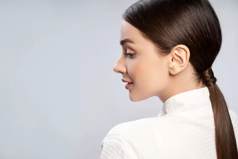Era Slick Back Bun Mulai Bergeser, Low Ponytail Jadi Tren Gaya Rambut yang Baru