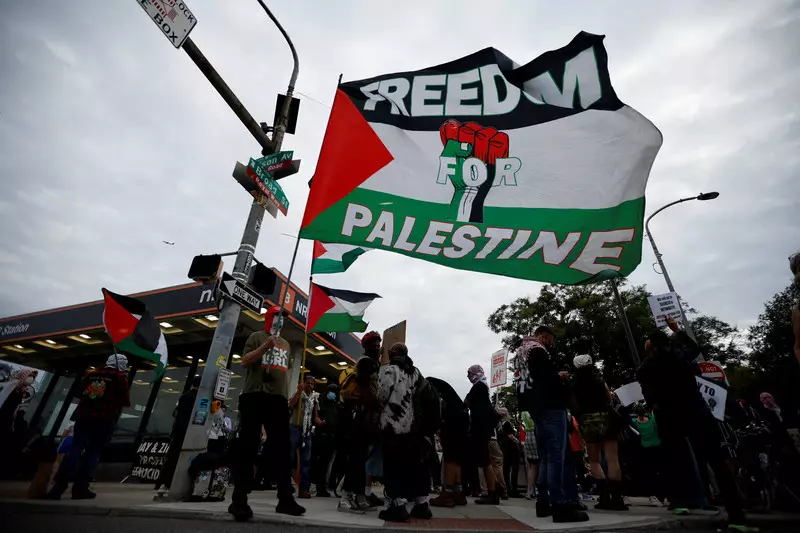 Foto: Bendera Palestina Berkibar di Dekat Lokasi Konser Ed Sheeran di AS