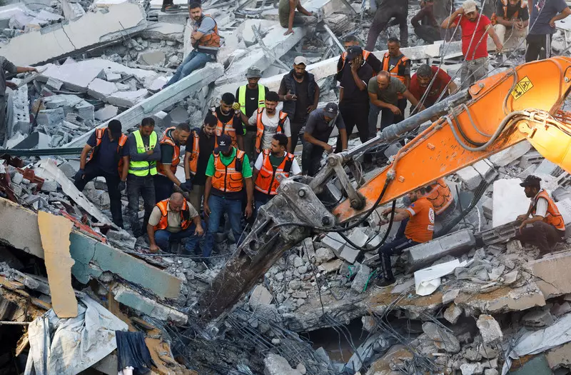 Foto: Gotong-royong Selamatkan Warga Gaza Imbas Serangan Udara Israel