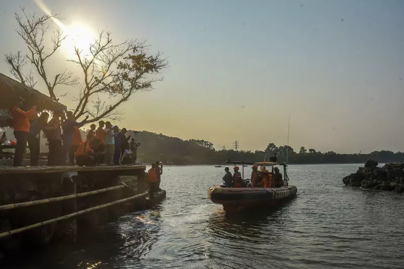Foto: Hari Ke-10 Pencarian Jurnalis yang Hilang saat Liput Erupsi Anak Krakatau