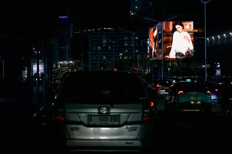 Foto: Jakarta Gelap 60 Menit saat Peringati Hari Ozon Sedunia