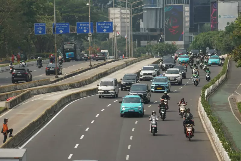 Foto: Jalan Sudirman-Thamrin Kembali Dibuka Usai Penyampaian Pendapat di HI