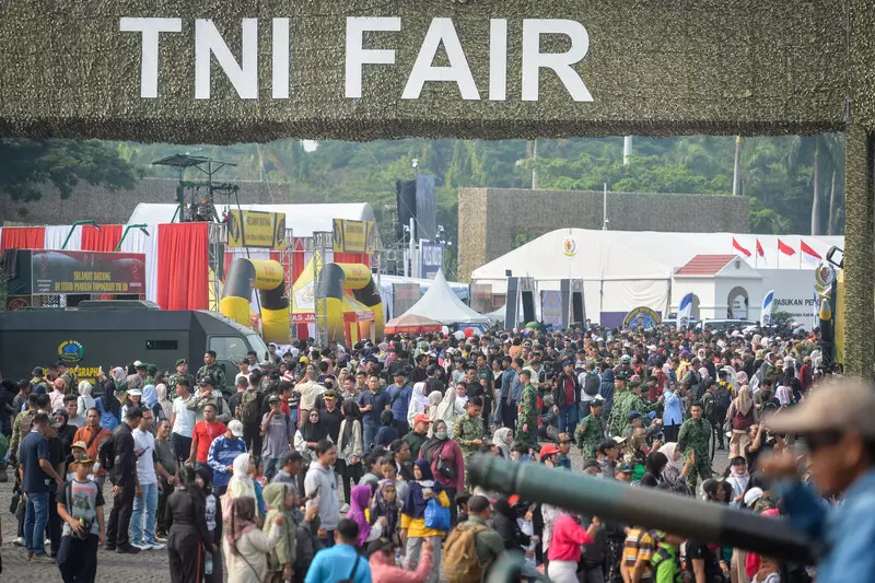 Foto: Ramainya TNI Fair 2026 di Monas, Warga Lihat Alutsista dari Dekat