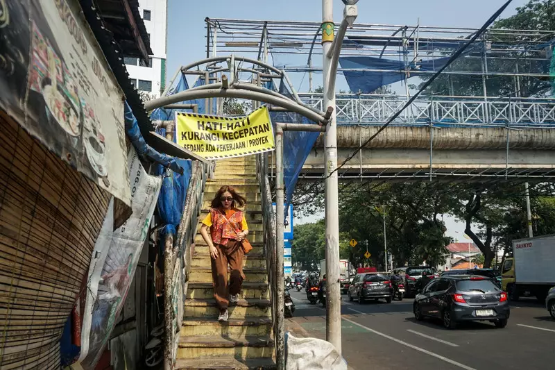 Foto: Tetap Dilintasi meski Sedang Diperbaiki