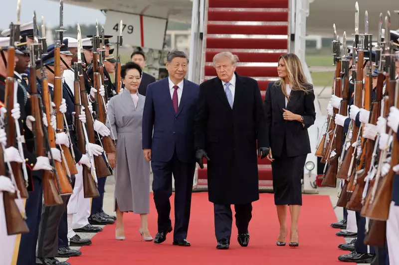 Foto: Trump Sambut Langsung Xi Jinping Saat Tiba di AS