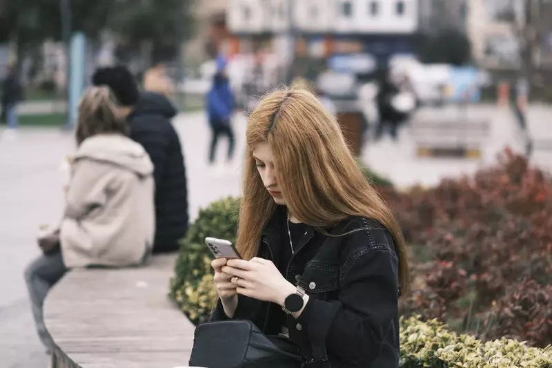 Generasi 'Autopilot': Ketika Otak Kita Disewakan Gratis Kepada Algoritma