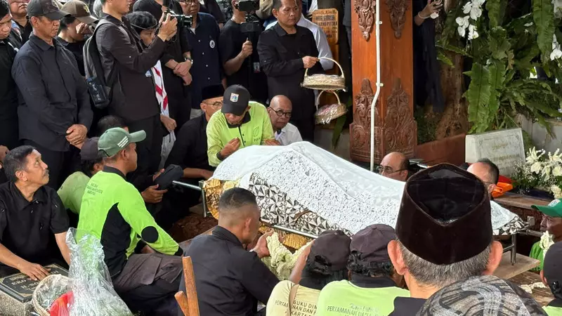 Guruh Soekarnoputra Dimakamkan di Samping Makam Sang Ibu, Fatmawati