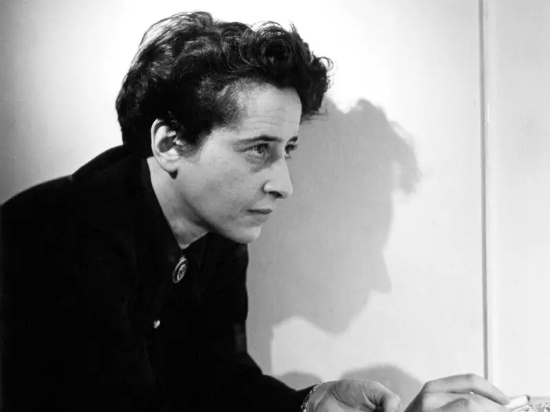 Hannah Arendt dan Hantu yang Kembali