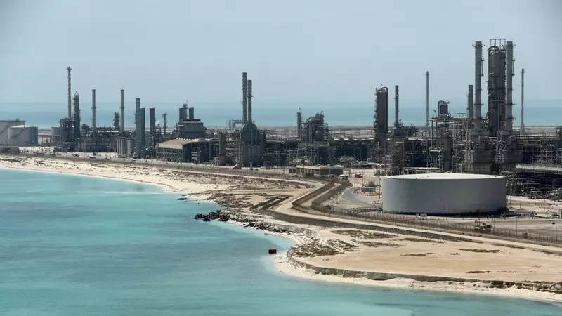 Harga Minyak Dunia Turun Usai Saudi Tawarkan Tambahan Pasokan via Oman