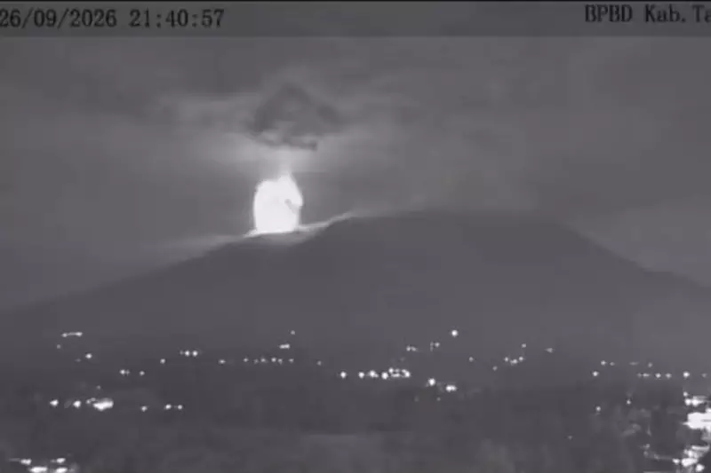 Hujan Abu Vulkanik Guyur Bukittinggi dan Agam Imbas Erupsi Gunung Marapi