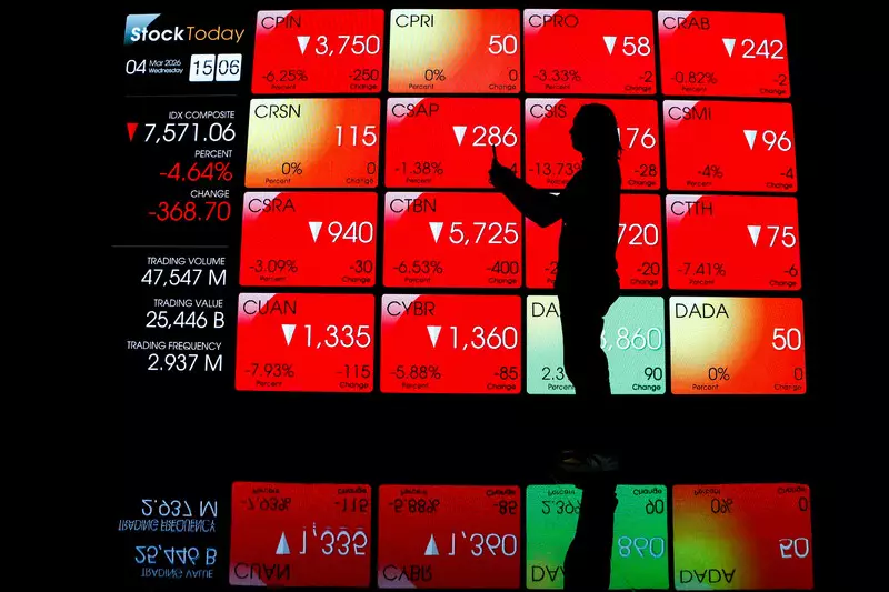 IHSG Dibuka Melemah 0,52%, Rupiah Anjlok ke Level Rp 17.986 per USD