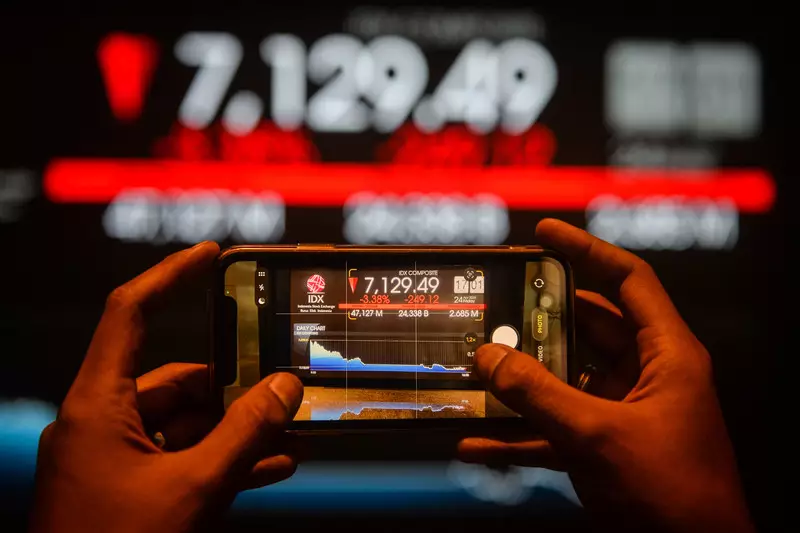 IHSG Diprediksi Melemah, Penerapan Saham Rp 1 Masih Jadi Perhatian