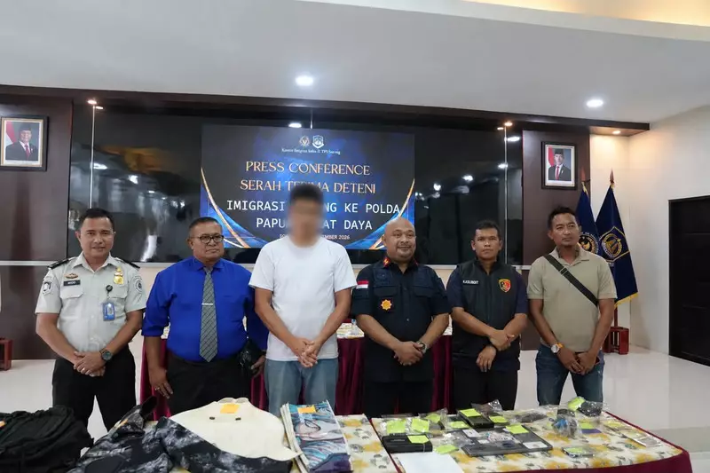 Imigrasi Serahkan Pria Tiongkok Pemburu Penyu ke Polda Papua Barat Daya