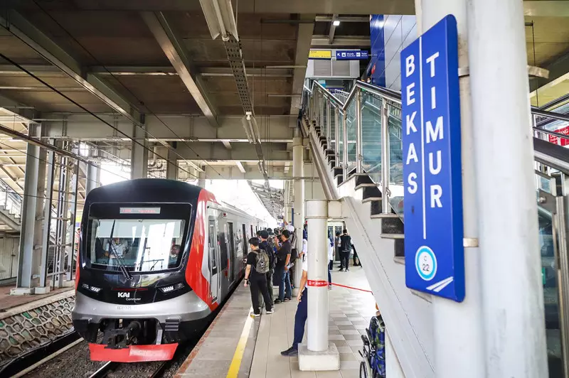 KAI Bakal Mulai Elektrifikasi KRL Sampai Cikampek-Cigombong Tahun Depan