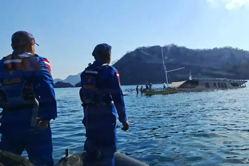 Kapal Pinisi yang Dinaiki oleh 13 Wisatawan Tenggelam di Labuan Bajo