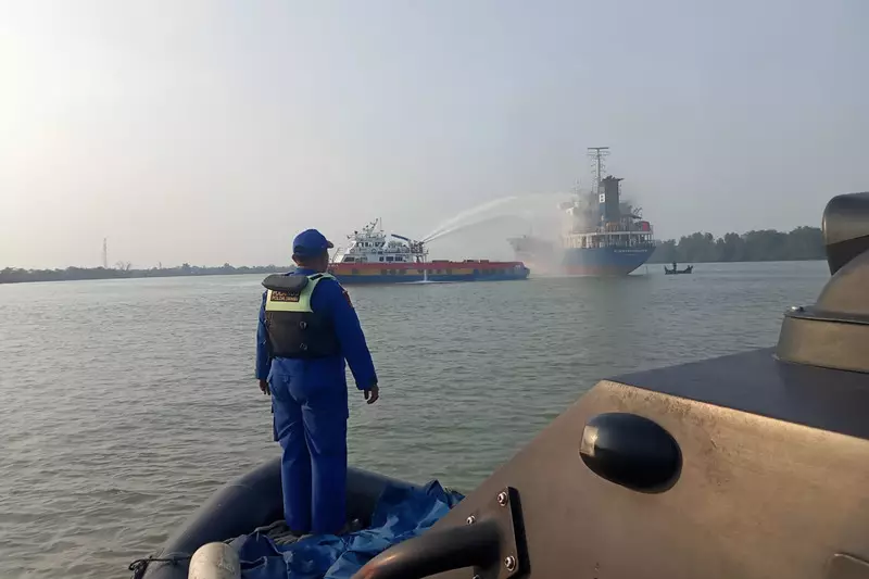 Kapal Tanker Terbakar dan Meledak di Tanjabtim, 5 ABK Terluka