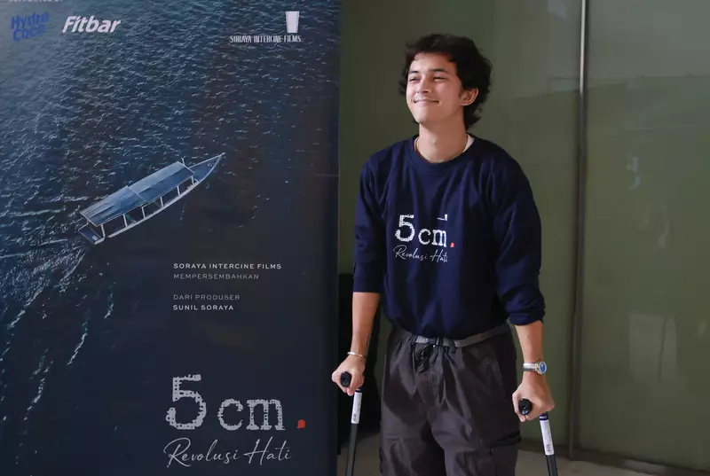 Kata Roman King soal Dibandingkan dengan Herjunot Ali dalam Film 5cm