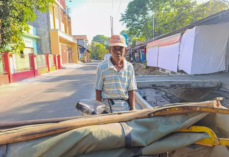 Kisah Ngadimin Tukang Becak Usia 70 Tahun di Kudus: Saya Masih Semangat Bekerja