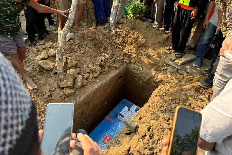 Korban KM Virgo Asal Kudus Dimakamkan di Samping Makam Ayahnya