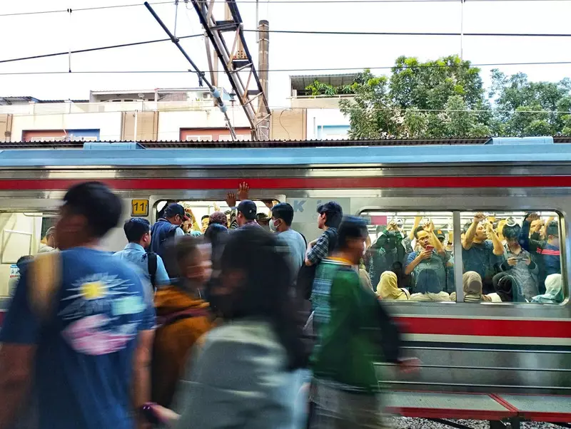 KRL-ku Sayang, KRL-ku Superpadat Akibat Salah Kebijakan