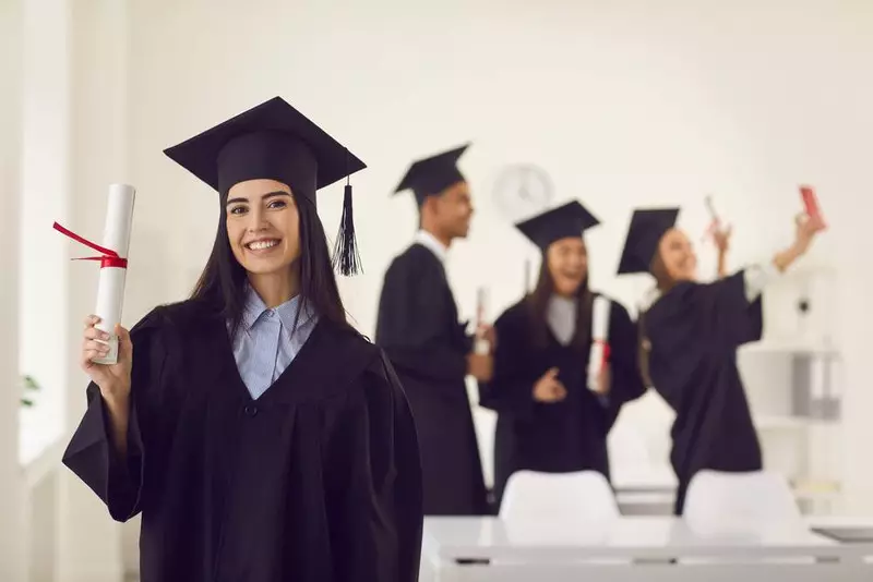 Kuliah Gratis, Kursi untuk Siapa?