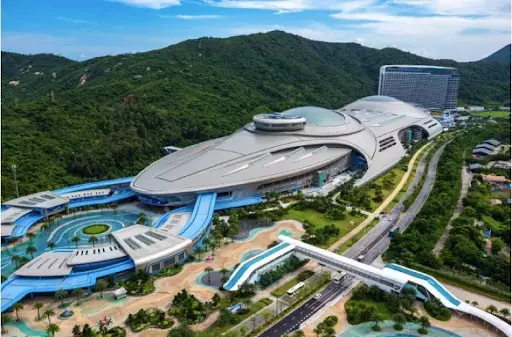 Liburan Keluarga di Chimelong Resort, Jelajah Spaceship, Hiu Paus & Kembang Api