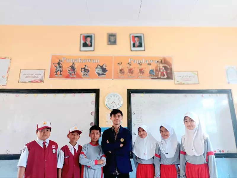 Mahasiswa Unesa Gandeng Siswa SDN Tuwiri Kulon Ciptakan Animasi Pendek