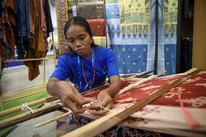 Make Up Artist Tuli Bakti BCA hingga Wastra Pewarna Alami Hadir di BCA Expo 2026