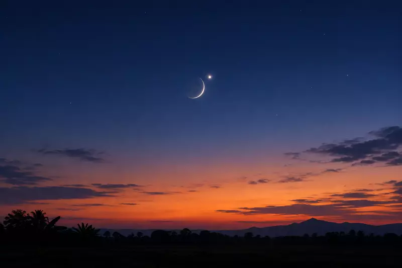 Malam Itu, Venus Seolah Berada di Cekungan Bulan