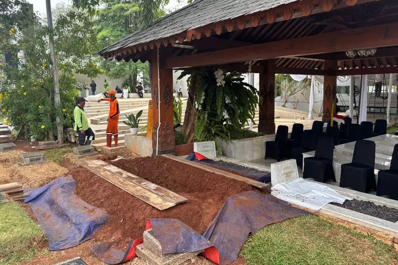 Melihat Persiapan Pemakaman Guruh Soekarnoputra di TPU Karet Bivak