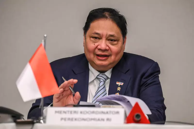 Minyak Mentah Tembus USD 100/Barel, Airlangga Jamin Masuk Perkiraan APBN