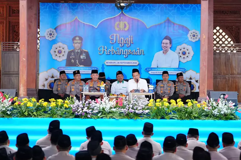 Ngaji Gus Baha Satukan 42 Ribu Santri & Polri Se-Indonesia Gaungkan Kebangsaan