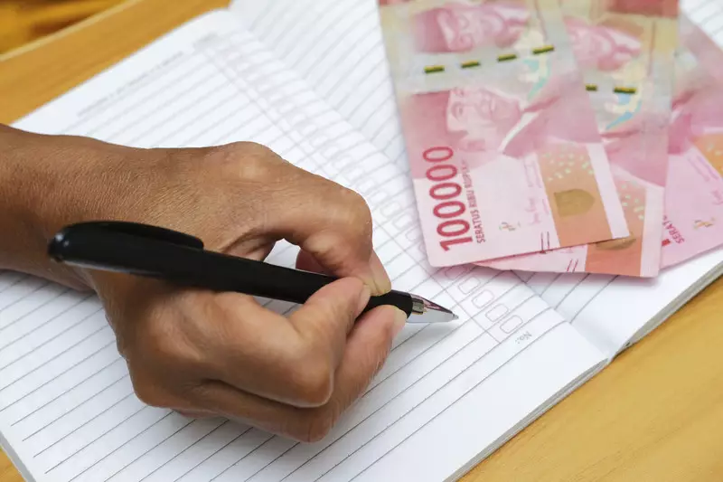 OJK: ASN Rata-rata Baru Menabung 3 Persen dari Take Home Pay