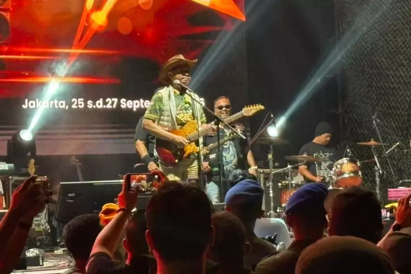 Panglima TNI Nyanyi 'It’s My Life' bareng Wakil KSAD di HUT TNI