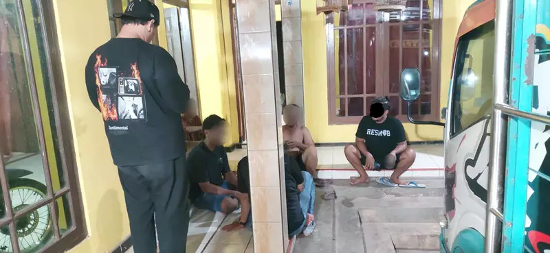 Pengeroyokan Penjual Pentol yang Tegur Motor Berknalpot Bising: 3 Pria Ditangkap