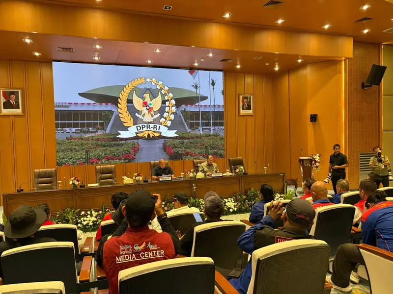 Pimpinan DPR Temui Massa Buruh, Terima Aspirasi Sistem Kerja-Marak Pelecehan